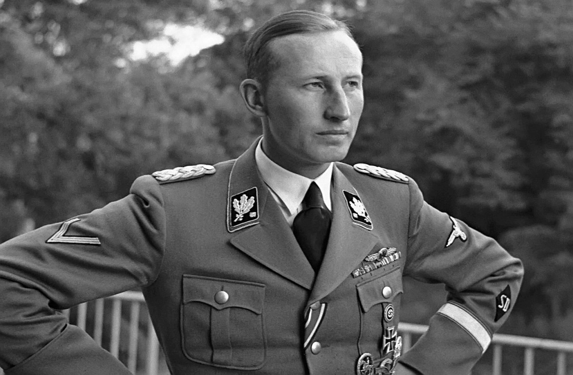 Málem si už připíjeli na smrt tyrana. Pak jim přivezli Heydricha na sál